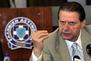 Βολές Πολύδωρα από τη Βουλή