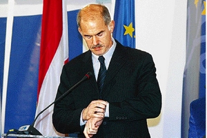 Έντονη κριτική Παπανδρέου