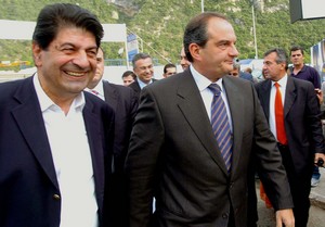 Εμάς εμπιστεύονται