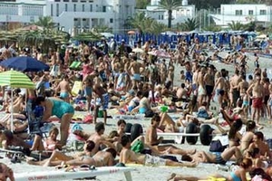 Κύμα καύσωνα σαρώνει τη χώρα