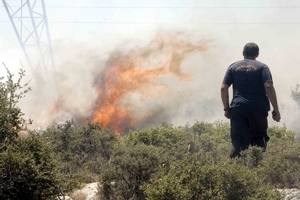 Εστίες φωτιάς σε όλη τη χώρα