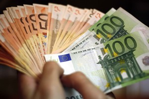 Νέο ρεκόρ για το ευρώ