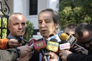 Μπλόκο Αλογοσκούφη στις επιθετικές εξαγορές