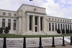Κριτική Γιούνκερ για την πρακτική της FED