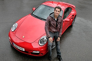 Πιλότος της F1 δοκιμάζει Porsche