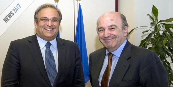Στη δίνη της ύφεσης