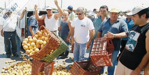 Συνεχίζουν τα μπλόκα στην Πέλλα