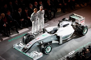 Παρουσιάστηκε επίσημα η Mercedes GP