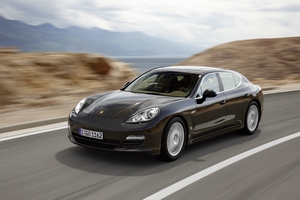 “Καλύτερο αυτοκίνητο” η Porsche Panamera
