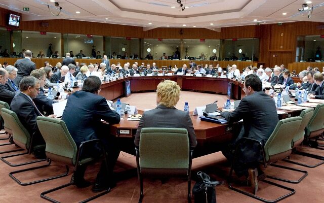 Νυχτερινό θρίλερ για την ελληνική οικονομία