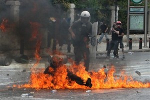 Τρεις νεκροί και η οργή του λαού