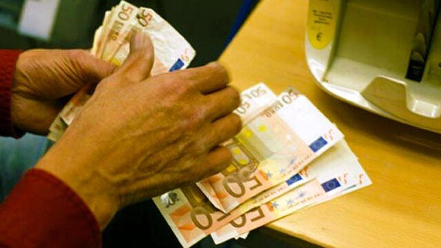 Κλείνει η στρόφιγγα των δανείων