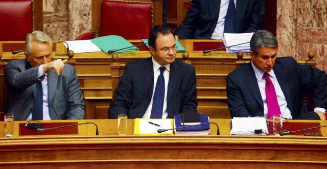 Στα τέσσερα βήματα η κυβέρνηση