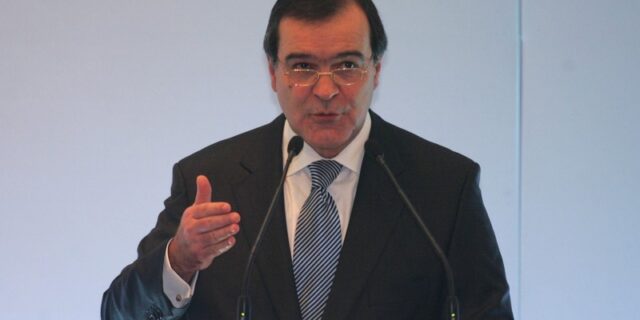 Οργισμένη ανακοίνωση Βγενόπουλου: Κλείνουν την Λαϊκή για να προστατέψουν συμφέροντα πίσω από την τράπεζα Κύπρου