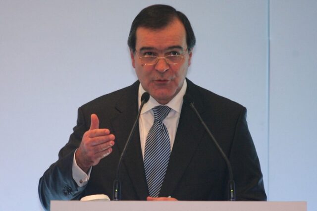 Οργισμένη ανακοίνωση Βγενόπουλου: Κλείνουν την Λαϊκή για να προστατέψουν συμφέροντα πίσω από την τράπεζα Κύπρου