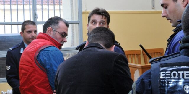 Απολογία με δάκρυα