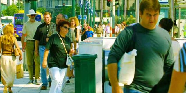 Φτωχότεροι ήδη από το 2010