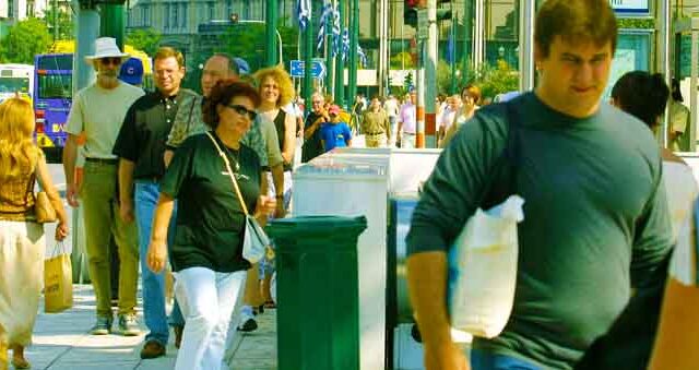 Φτωχότεροι ήδη από το 2010