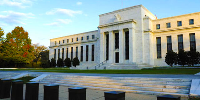 Fed: Η βραδεία οικονομική ανάπτυξη και οι φόβοι αποπληθωρισμού στην ΕΕ δημιουργούν “κινδύνους” για την παγκόσμια οικονομία