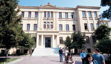 Εκβίαζε φοιτητές