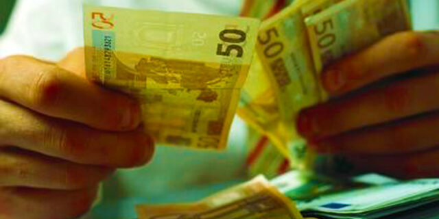 Στην εφορία 1 εκ. επαγγελματίες