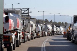 Σε θέσεις μάχης οι οδηγοί φορτηγών-βυτιοφόρων