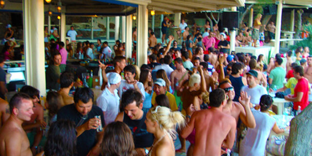 Όταν η Μύκονος πλήρωσε ΦΠΑ