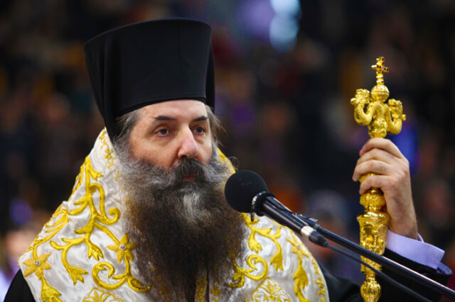 Νέοι “αφορισμοί” Σεραφείμ. Αυτή τη φορά κατά Κουμουτσάκου και ευρωβουλευτών που τάχθηκαν κατά της ομοφοβίας