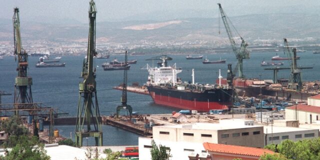 Έπεσαν οι υπογραφές