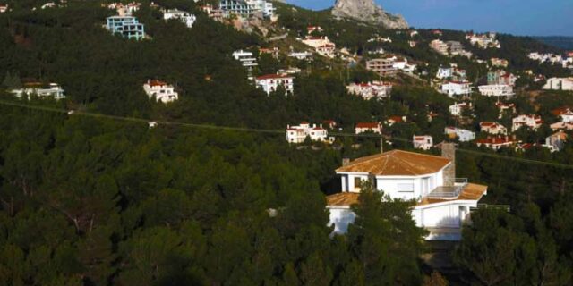 “Δεν μπορούν να κατεδαφιστούν όλα τα αυθαίρετα”