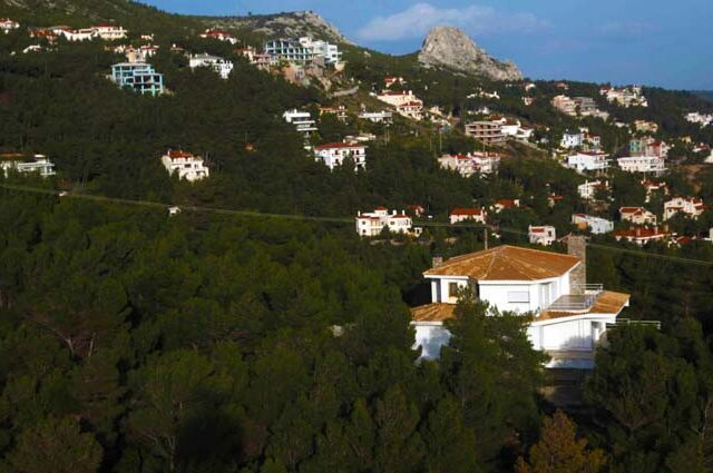 “Δεν μπορούν να κατεδαφιστούν όλα τα αυθαίρετα”