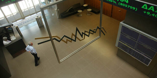 Έκλεισε με πτώση