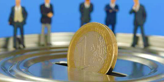 Χαρίζει χρέη για να γεμίσει ταμεία