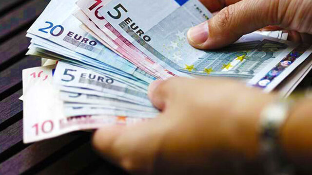 Στις τράπεζες για περαίωση