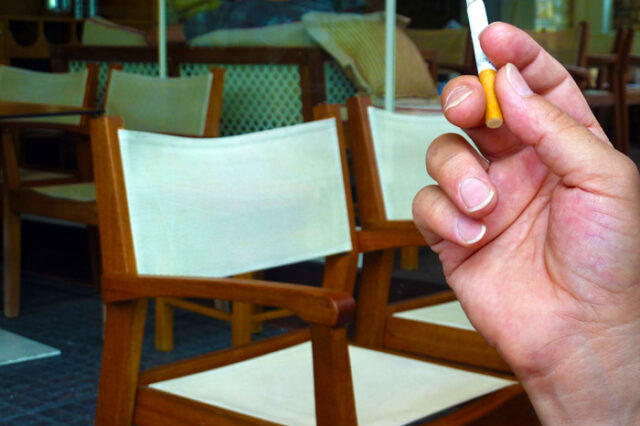 Αναδίπλωση ανάγκης για τσιγάρο