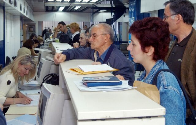 Περισσότεροι στις τράπεζες