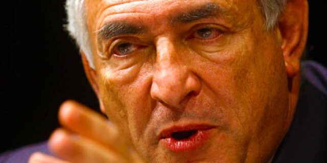 Εγκωμιάζει ο Στρος Καν