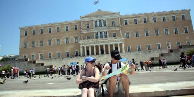 Deutsche Welle: Ο κίνδυνος για τον ελληνικό τουρισμό δεν έχει περάσει