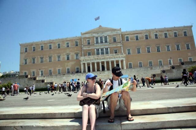 Deutsche Welle: Ο κίνδυνος για τον ελληνικό τουρισμό δεν έχει περάσει