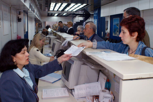 Βόμβα στα ταμεία από συμβάσεις