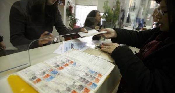 Άρχισε η σκούπα των μισθών