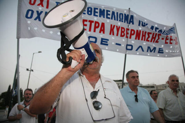 Οργή για τις συμβάσεις