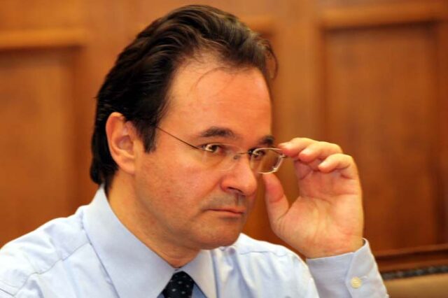 Θέσεις εργασίας ή μαχαίρι μισθών