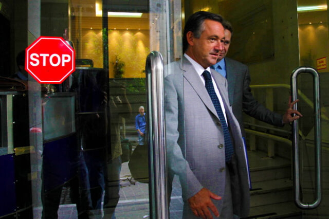 Πίσω ολοταχώς για συμβάσεις