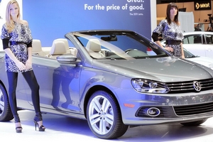Η Χάιντι Κλουμ παρουσίασε το νέο VW Eos