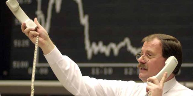 Ξανά κάτω από το νήμα