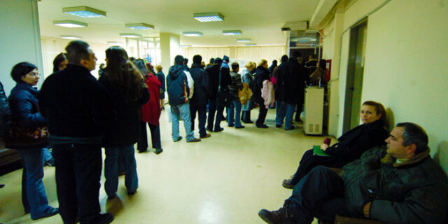 Την τελευταία στιγμή στις εφορίες