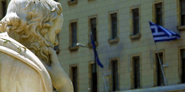 Στον καιάδα τα κεκτημένα