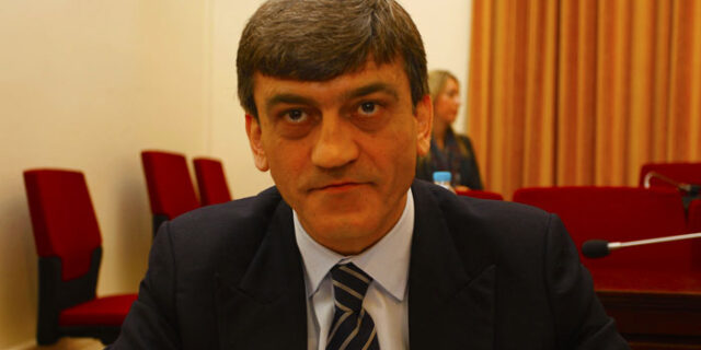 Αιχμές για το υποβρύχιο