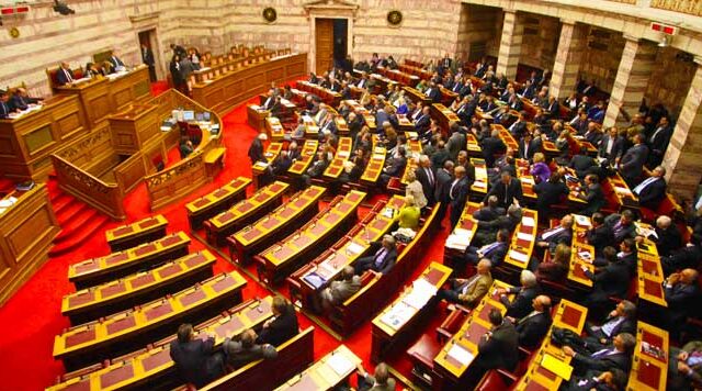 Μείον ένας και ψήφος ΠΑΣΟΚ